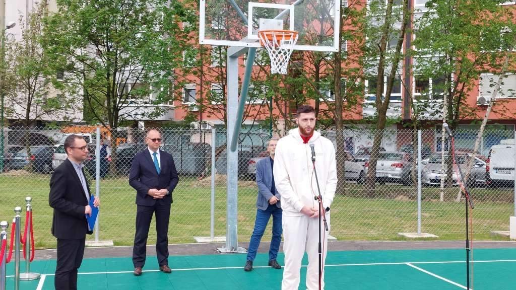 Otvoreno košarkaško igralište koje je mladima poklonio Jusuf Nurkić