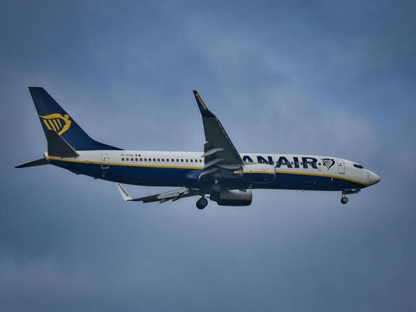 Otvoreno priznali: Ryanair plaća osoblju da "lovi" putnike sa prevelikim prtljagom