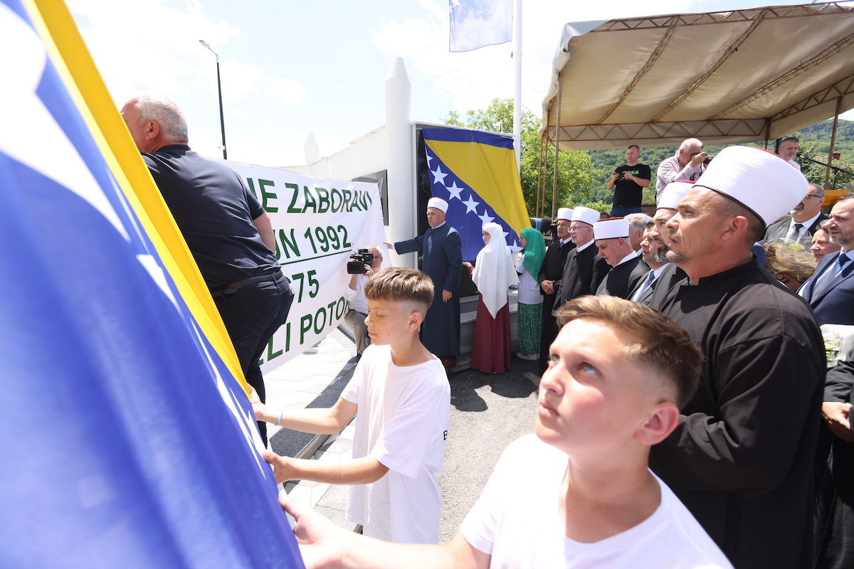 Otvoreno šehidsko spomen-obilježje Bijeli Potok