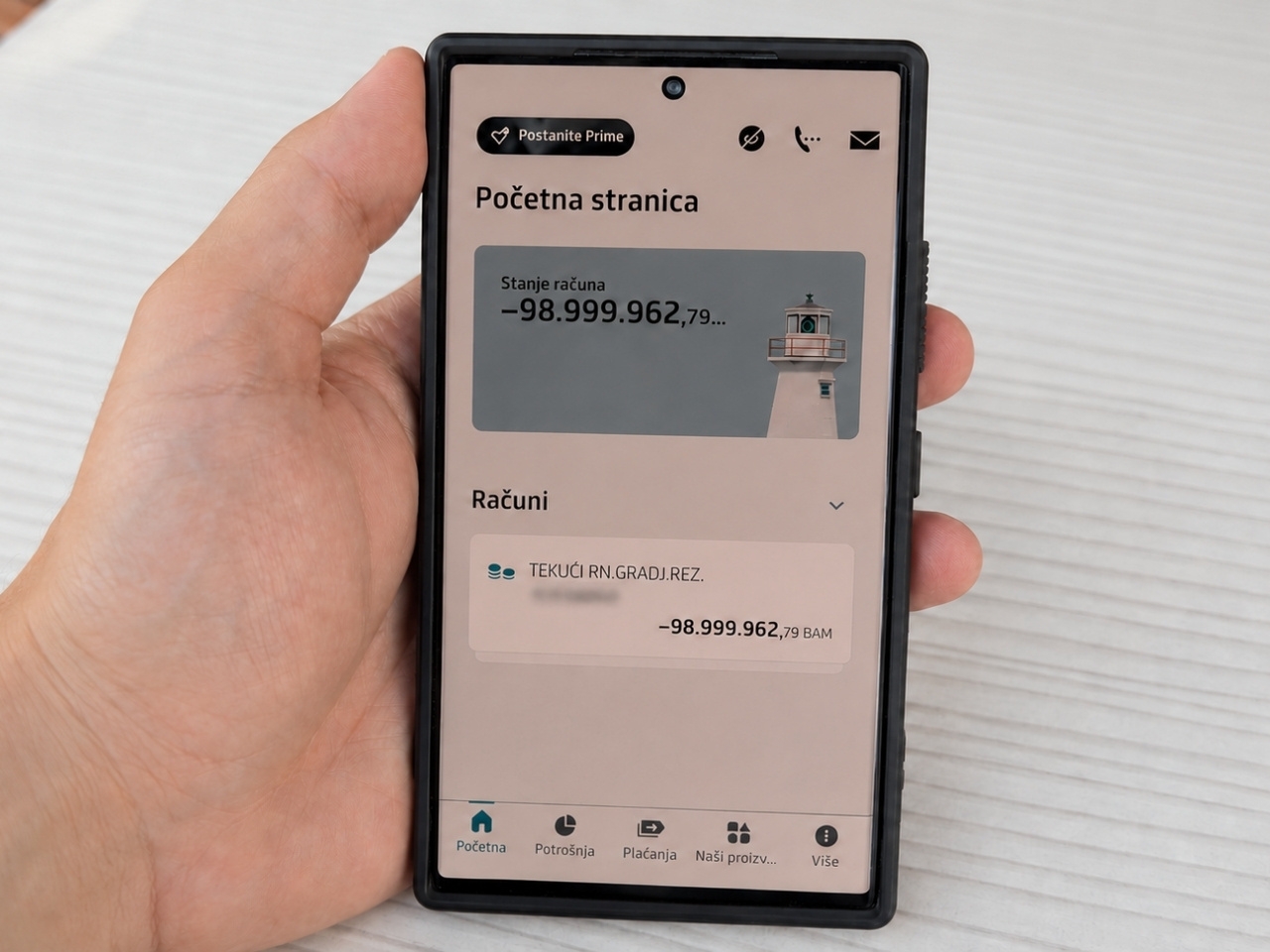 Otvorio mobilnu aplikaciju i ostao u šoku: Dočekao ga minus od 99 miliona KM