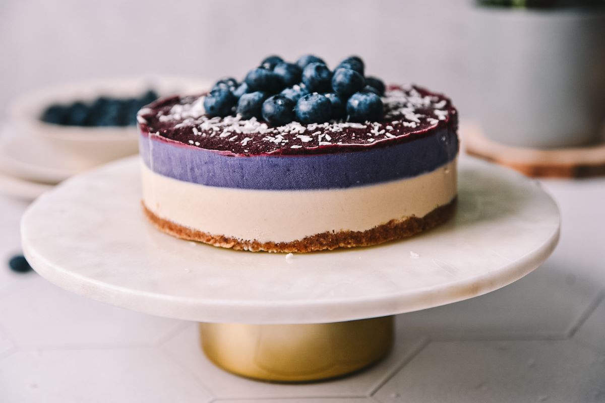 Ova borovnica torta pravi se bez rerne i mnogi je vole
