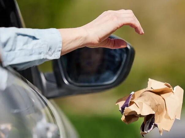 Ova evropska zemlja uvodi drakonske kazne za bacanje smeća iz auta