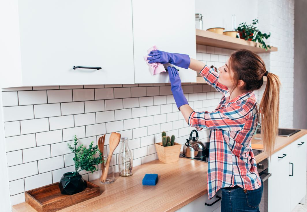 Ovaj predmet iz kupatila čisti kuhinju bez muke