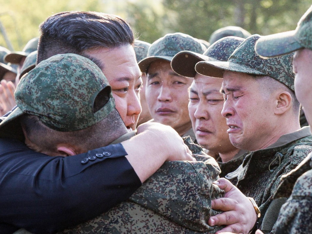 Ovakvi prizori ne viđaju se često: Kim Jong-un plače, vojnicima teku suze...