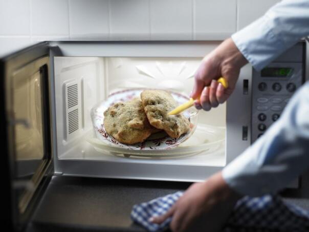 Ove namirnice ne biste trebali stavljati u mikrovalnu pećnicu