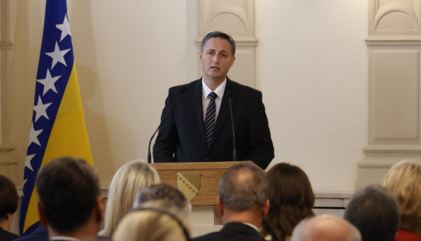 Ovo su savjetnici u kabinetu Denisa Bećirovića