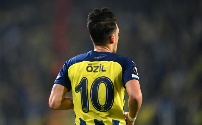 Ozil napušta fudbal i odlazi u eSport?