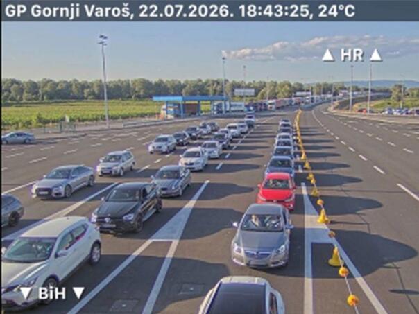 Pad sistema blokirao granicu: Gužve na Gradišci, saobraćaj uporen