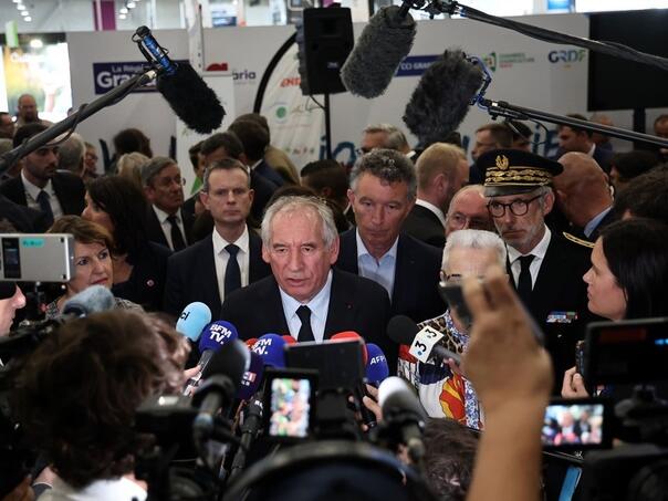 Pada li danas francuska vlada?