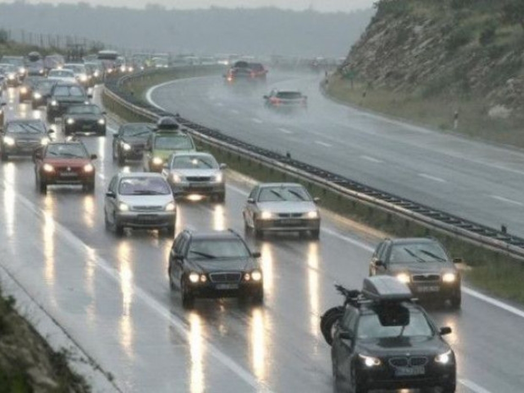 Padavine otežavaju saobraćaj, preporučuje se opreznija vožnja