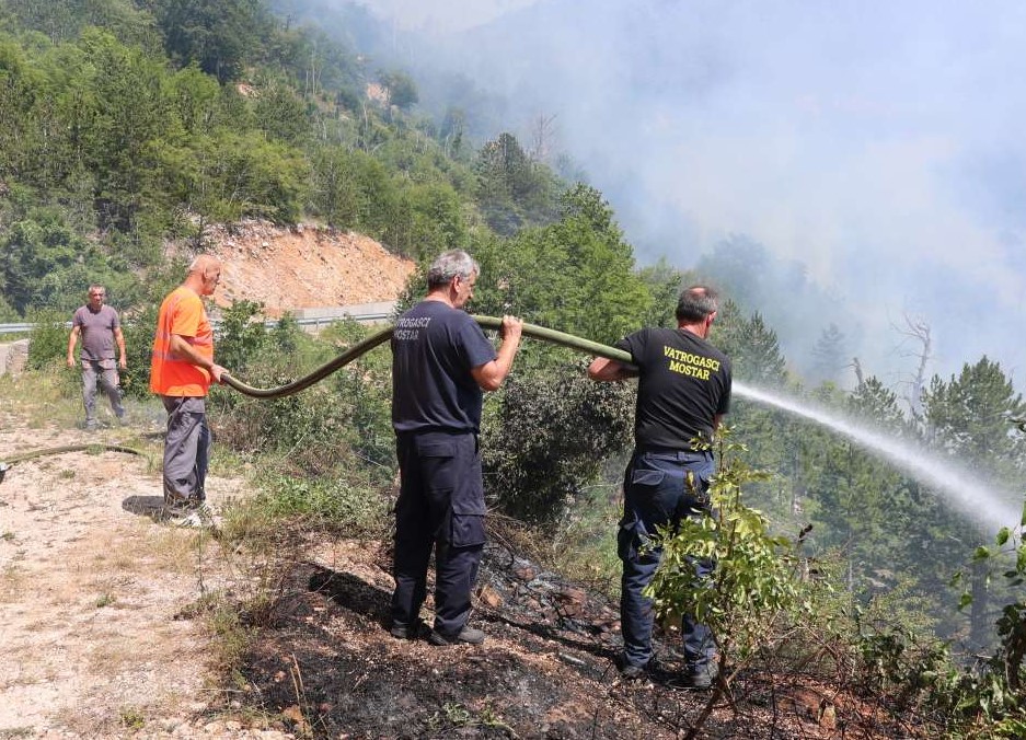 Pakao u Hercegovini: Vatrogasci danima gase požare na Rujištu i Rakitnici
