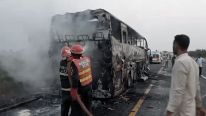 Pakistan: Najmanje 18 ljudi izgorjelo u autobusu nakon saobraćajne nesreće