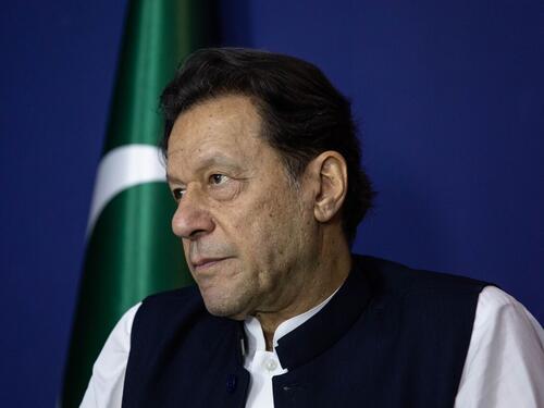 Pakistanski sud obustavio kaznu zatvora Imranu Khanu