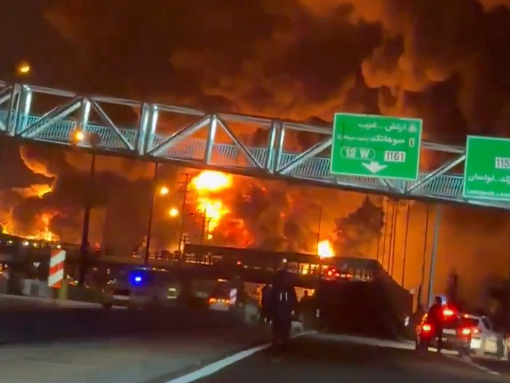 Paklena noć u Teheranu: Izraelski napadi zapalili rafinerije