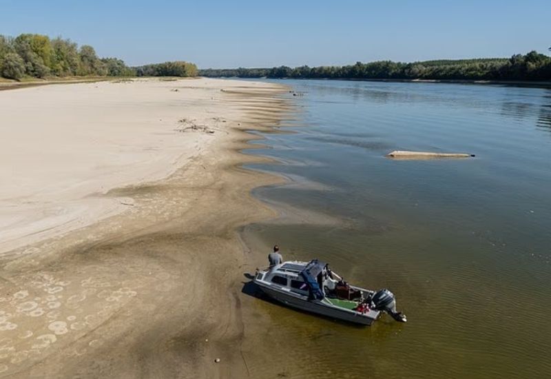 Paklena vrućina hara Evropom: Požari bjesne, Dunav presušuje