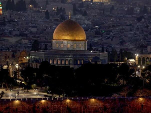 Palestinci iftarili u krugu džamije Al-Aksa u noći Lejletul-kadra