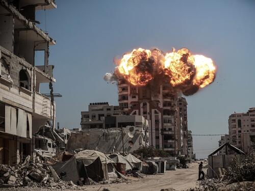 Palestinske porodice bježe iz Gaze, dok Izrael bombarduje njihove domove