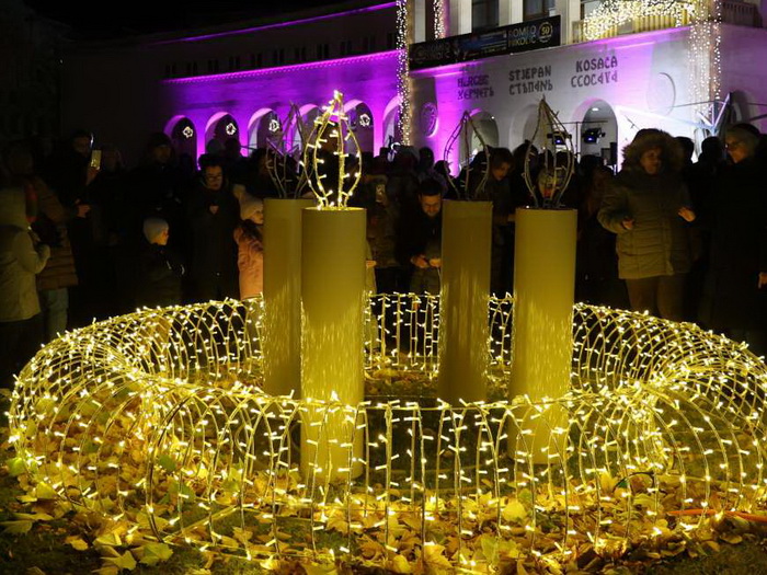 Paljenjem prve svijeće otvoren Advent u Mostaru
