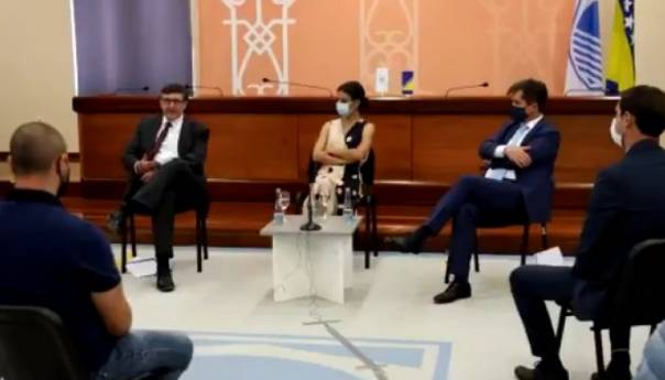 Palmer poručio mladima u BiH: Obavezno izađite i glasajte!