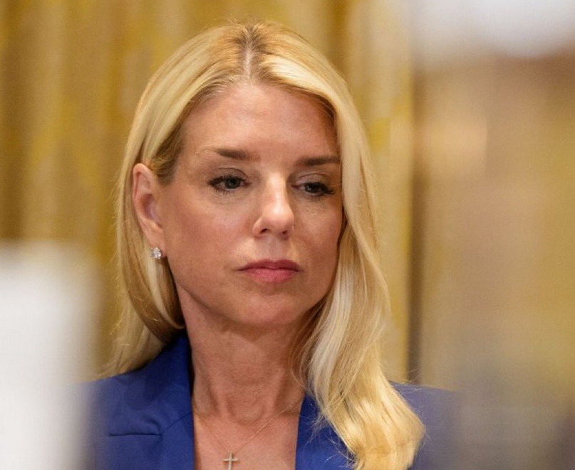 Pam Bondi: Povlači se preko 9500 Epsteinovih dokumenata