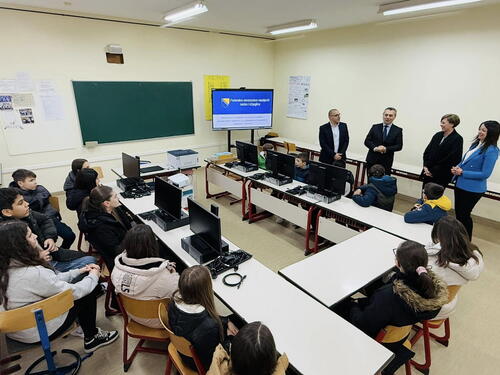 Pametne učionice za budućnost: Opremljeno 10 kabineta informatike u povratničkim školama