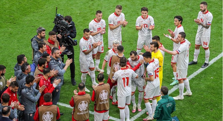 Pandev završio karijeru: Makedonci napravili špalir, Nizozemci mu uručili poklon