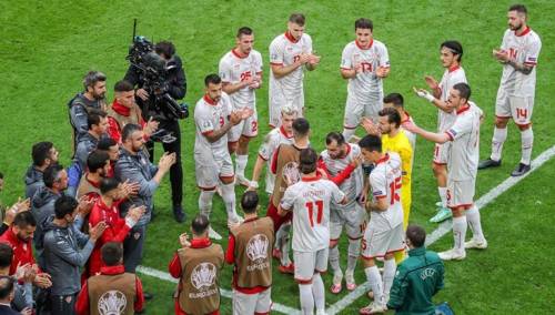 Pandev završio karijeru: Makedonci napravili špalir, Nizozemci mu uručili poklon