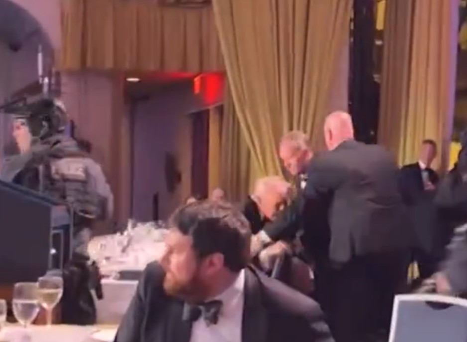 Panika i evakuacija nakon pucnjave: Trump pao, pa bježao...