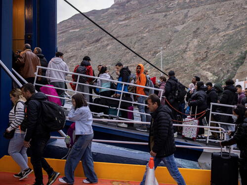 Panika na Santoriniju zbog "roja potresa": Pobjeglo više od 11.000 ljudi