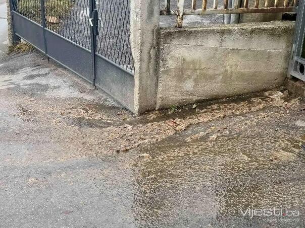 Panjina Kula mjesecima čeka rješenja, fekalije i dalje teku ulicom