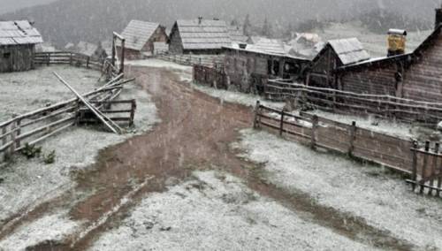 Pao snijeg na Prokoškom jezeru