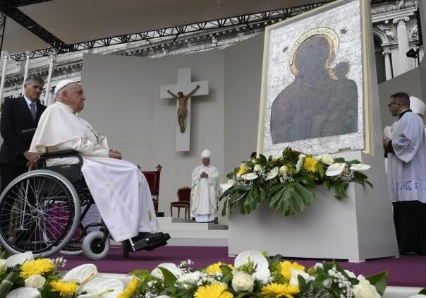 Papa boravio u Veneciji, posjetio ženski zatvor i obišao umjetničku izložbu