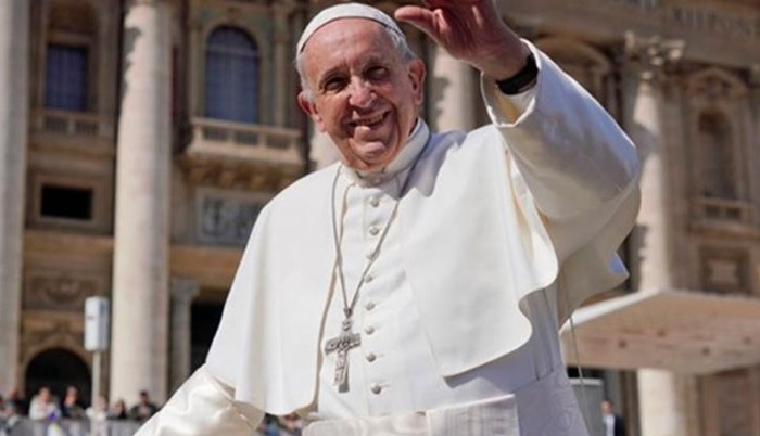 Papa će predvoditi ponoćku ranije zbog policijskog sata