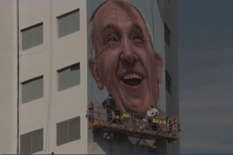 Papa Franjo dobio najviši mural na svijetu