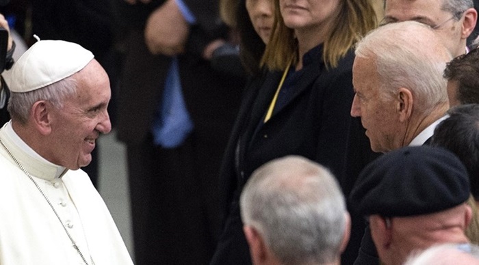Papa Franjo čestitao Bidenu na pobjedi