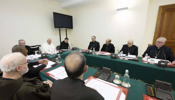Papa Franjo i kardinali: Cijela Crkva mora raditi na postizanju mira