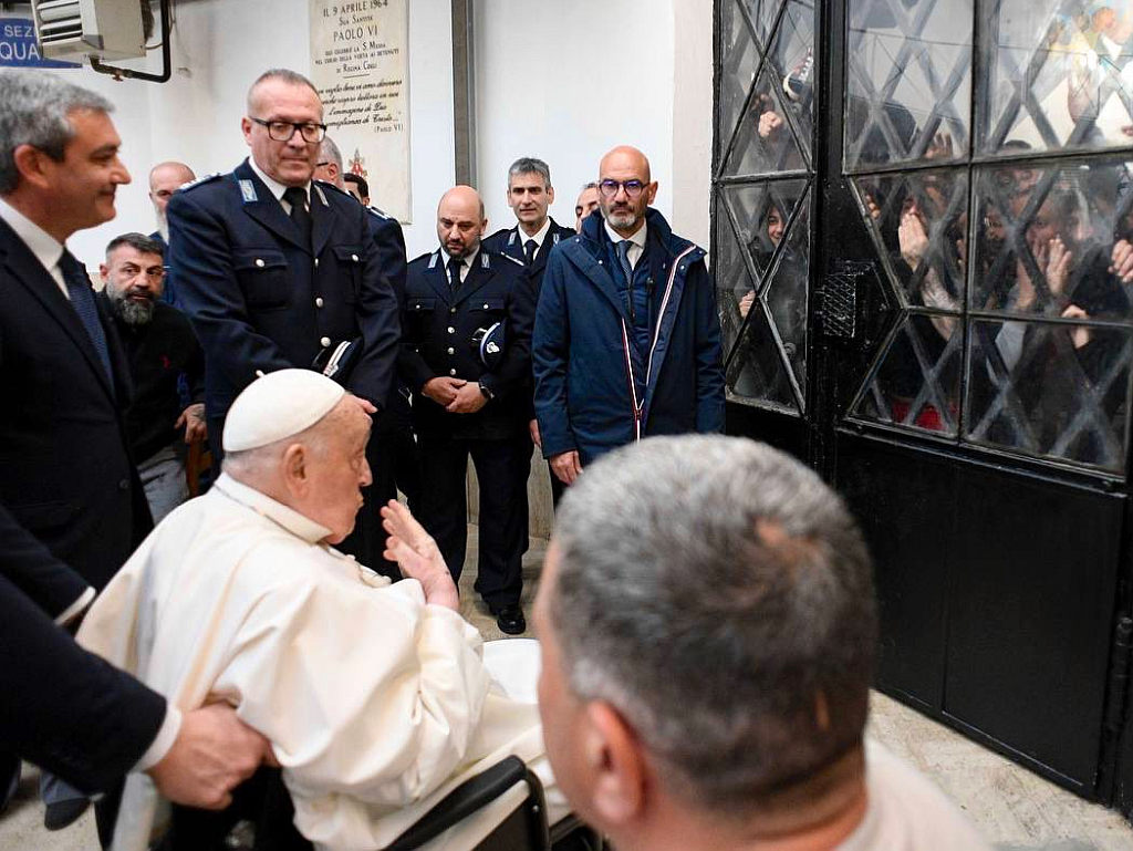 Papa Franjo iznenada posjetio rimski zatvor uoči Uskrsa