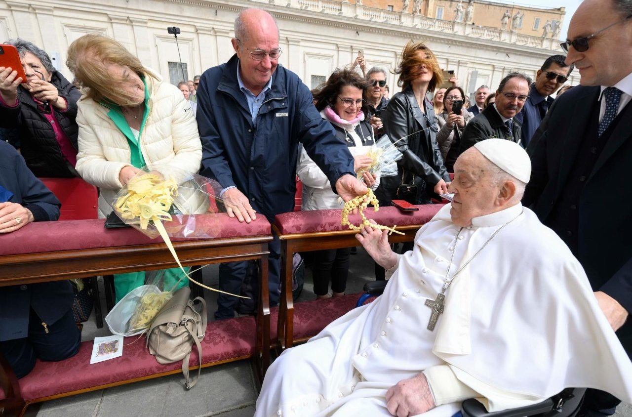 Papa Franjo iznenadio vjernike pojavom na Trgu svetog Petra