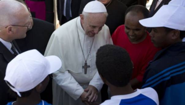 Papa Franjo: Migrante se mora primiti, pratiti, ohrabriti i integrirati