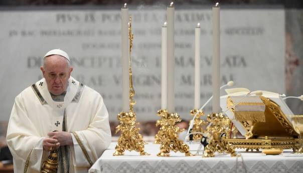 Papa Franjo moli za izbjeglice iz Afganistana i poziva države da ih prihvate