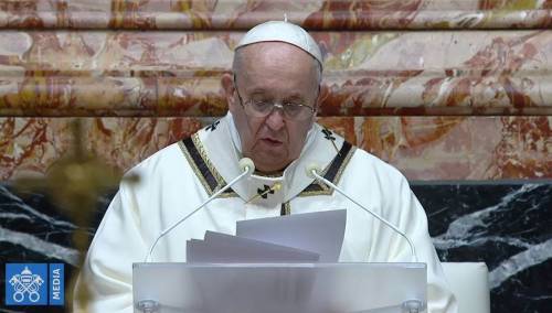Papa Franjo na ponoćki pozvao na pomoć siromašnima