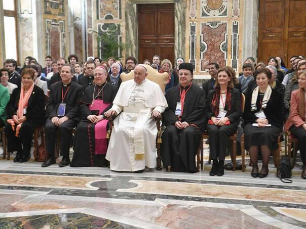 Papa Franjo: Nikada više ne smijemo propustiti saslušati žrtve zlostavljanja