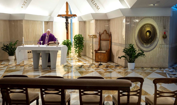 Papa Franjo održao prvu virtuelnu misu