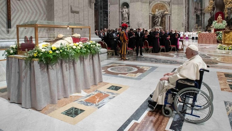 Papa Franjo osudio nemilosrdno bombardiranje ukrajinskih gradova