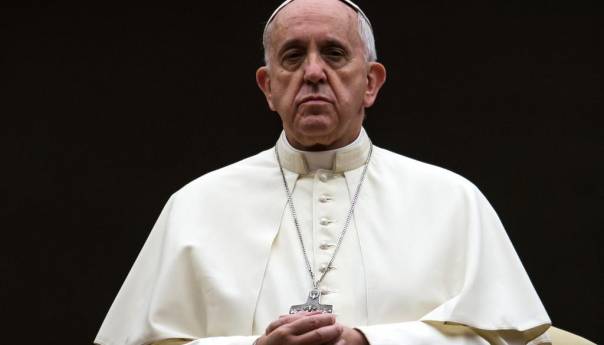 Papa Franjo primio vakcinu protiv korone