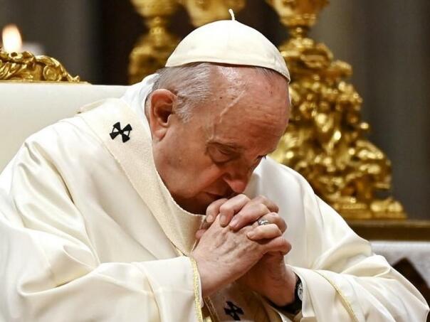 Papa Franjo proveo mirnu noć, nastavio s liječenjem i fizioterapijom