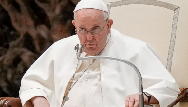 Papa Franjo rekao da je prošli mjesec skoro umro u bolnici