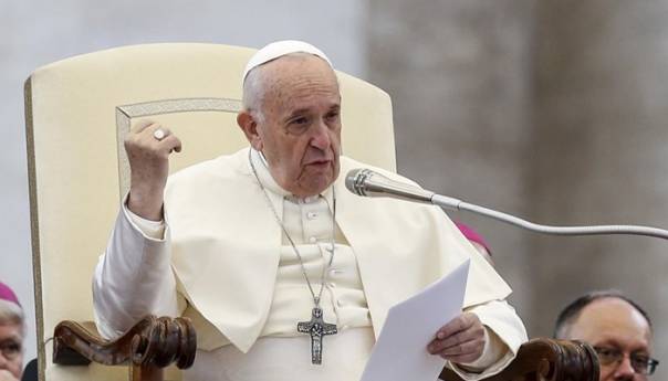 Papa Franjo: Roditelji ne trebaju osuđivati gay djecu već im pružiti podršku