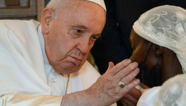 Papa Franjo: Seksualno nasilje kao ratno oružje je sraman zločin