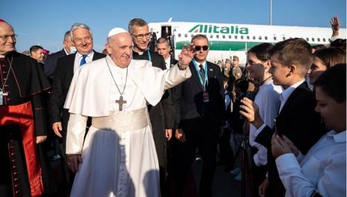 Papa Franjo stigao u Budimpeštu, planiran i susret s Orbanom